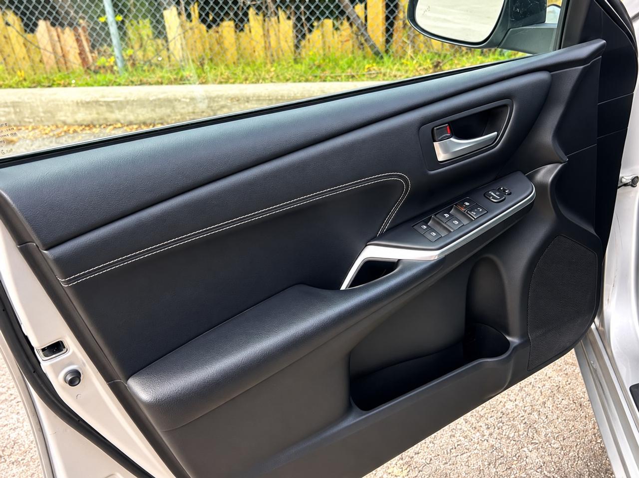 2016 Toyota Camry XLE Photo