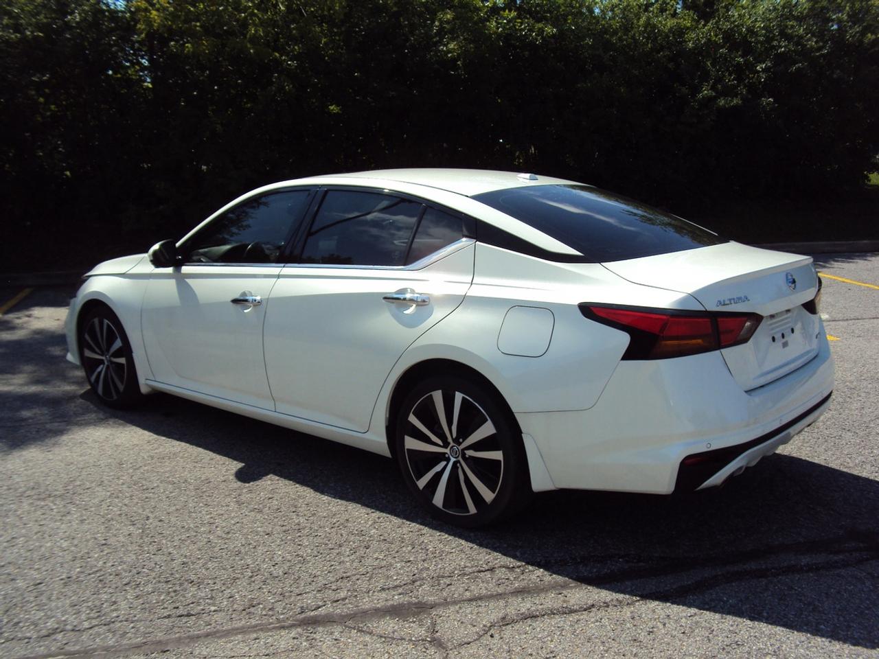 2022 Nissan Altima Platinum Photo