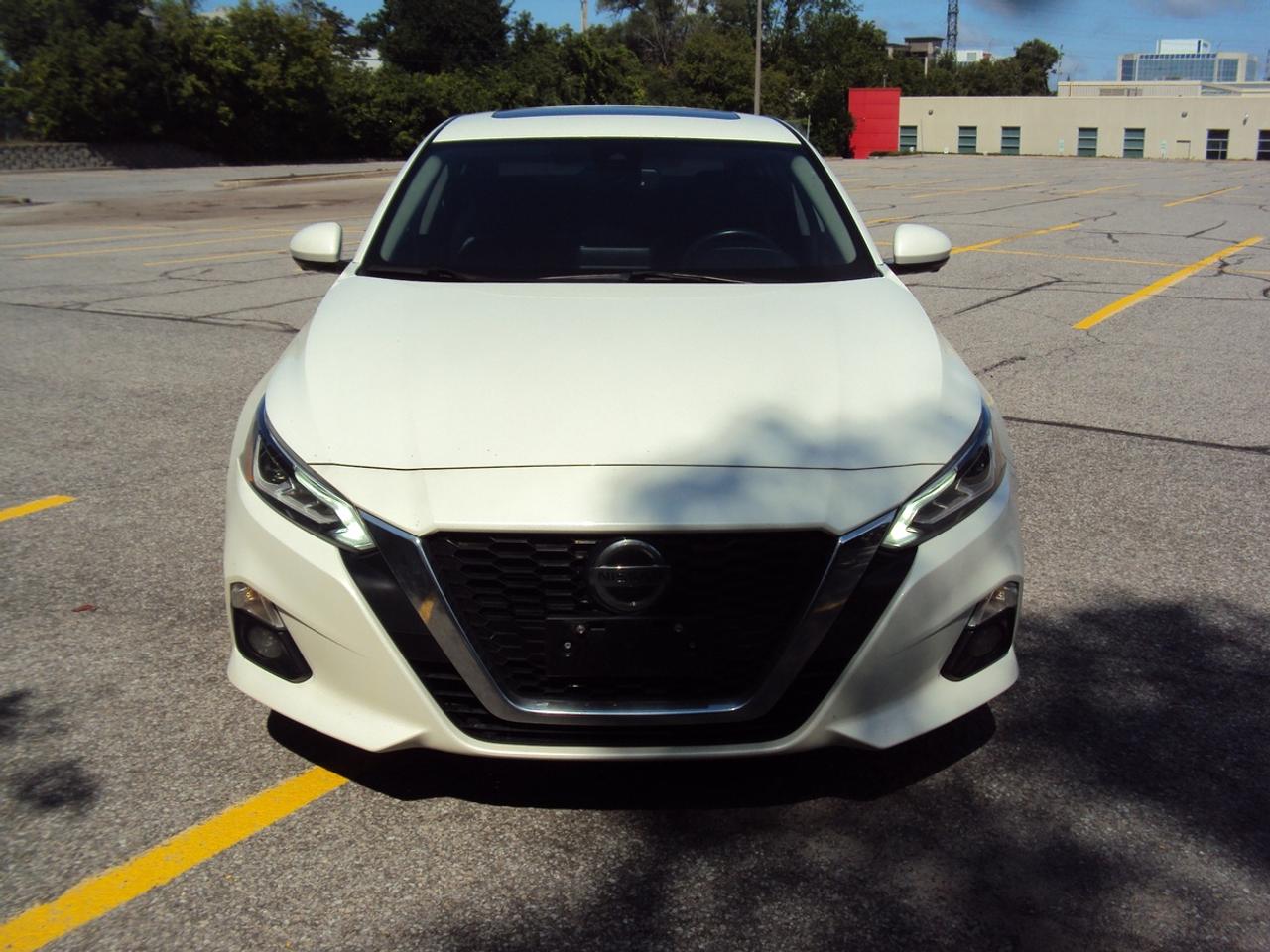 2022 Nissan Altima Platinum Photo1