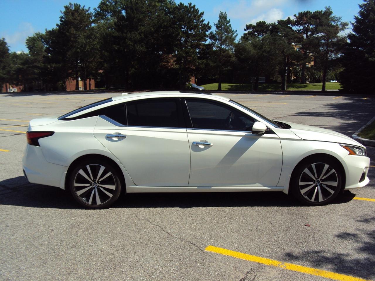 2022 Nissan Altima Platinum Photo