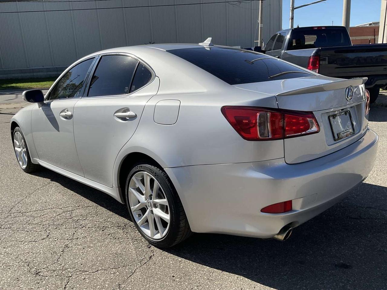 2011 Lexus IS IS 250 AWD - LEATHER! NAV! BACK-UP CAM! SUNROOF! Photo