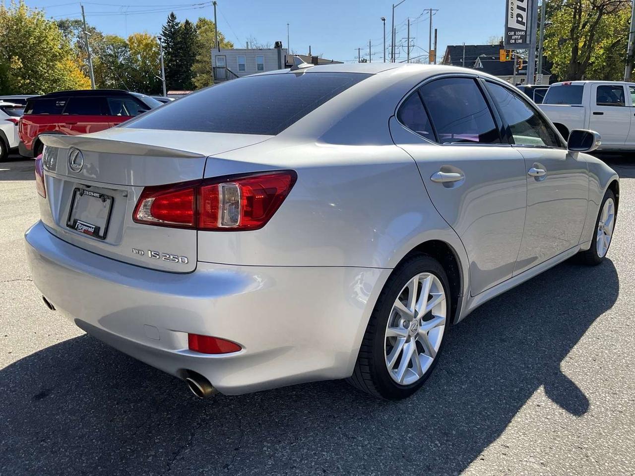 2011 Lexus IS IS 250 AWD - LEATHER! NAV! BACK-UP CAM! SUNROOF! Photo