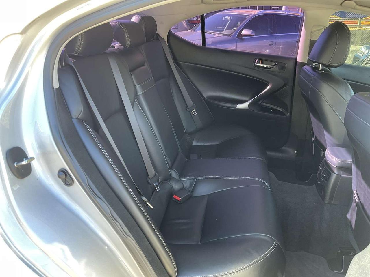 2011 Lexus IS IS 250 AWD - LEATHER! NAV! BACK-UP CAM! SUNROOF! Photo