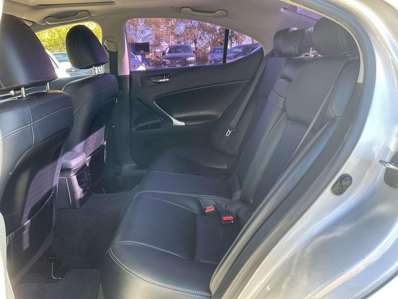 2011 Lexus IS IS 250 AWD - LEATHER! NAV! BACK-UP CAM! SUNROOF! Photo