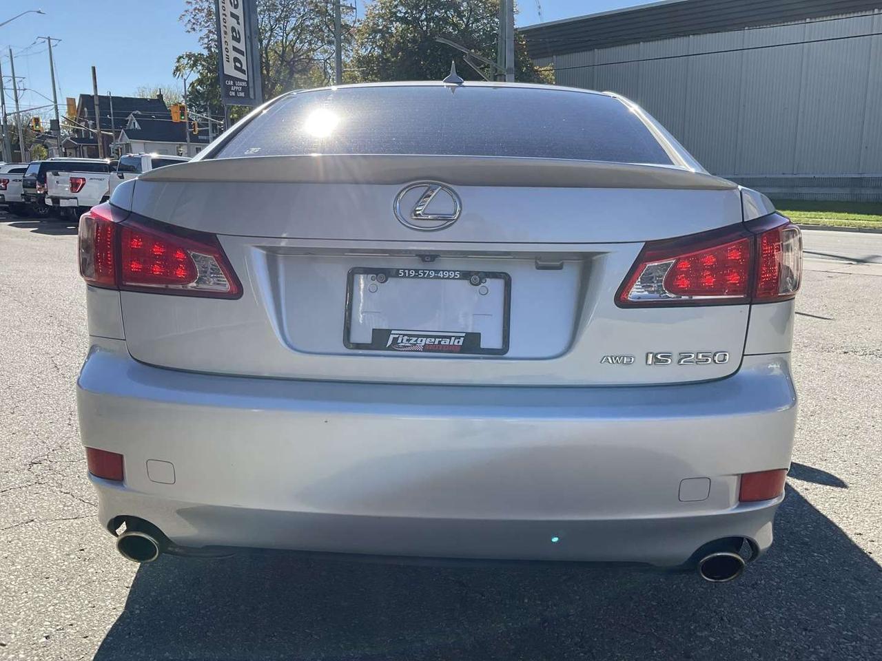 2011 Lexus IS IS 250 AWD - LEATHER! NAV! BACK-UP CAM! SUNROOF! Photo