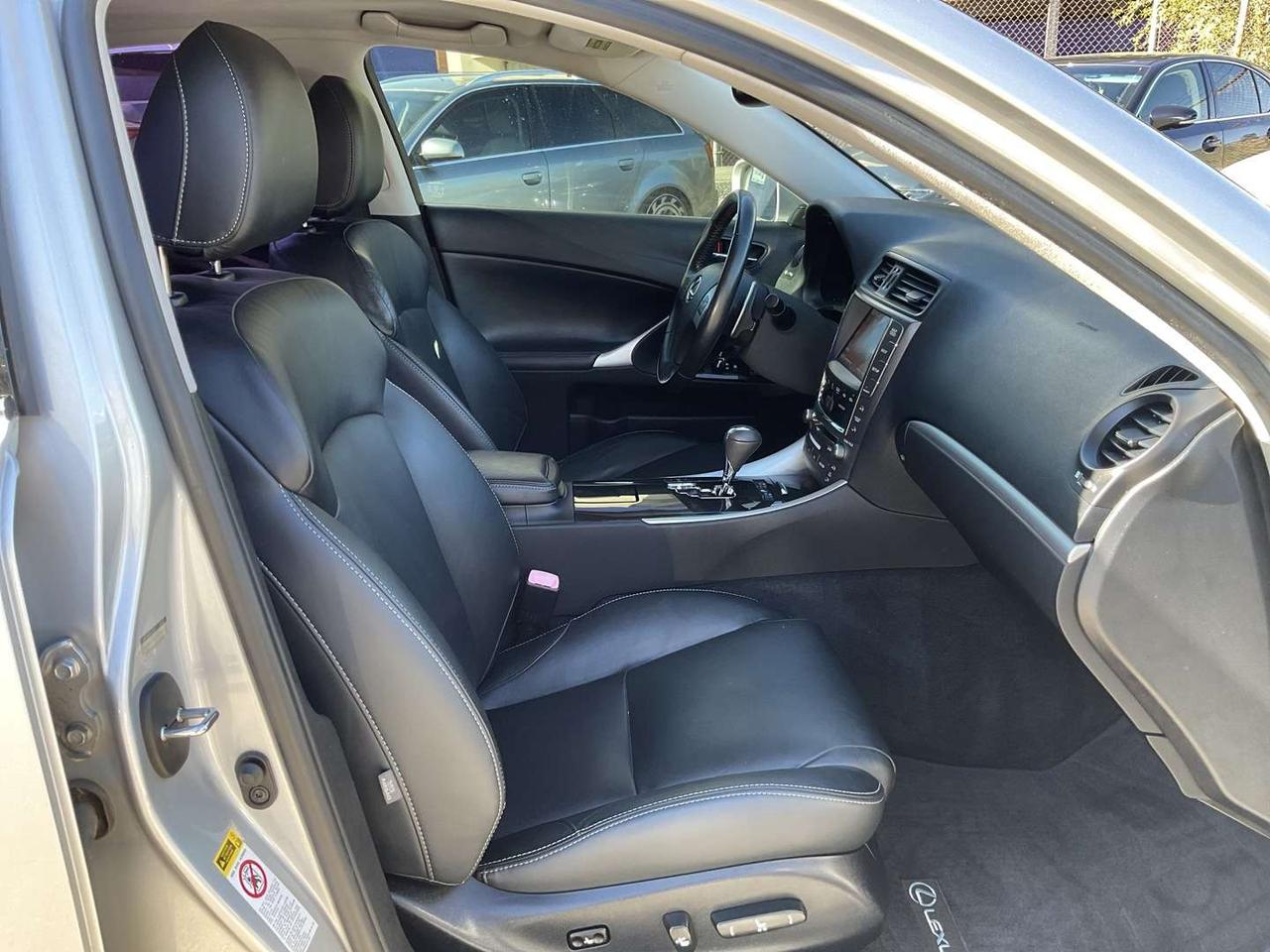 2011 Lexus IS IS 250 AWD - LEATHER! NAV! BACK-UP CAM! SUNROOF! Photo