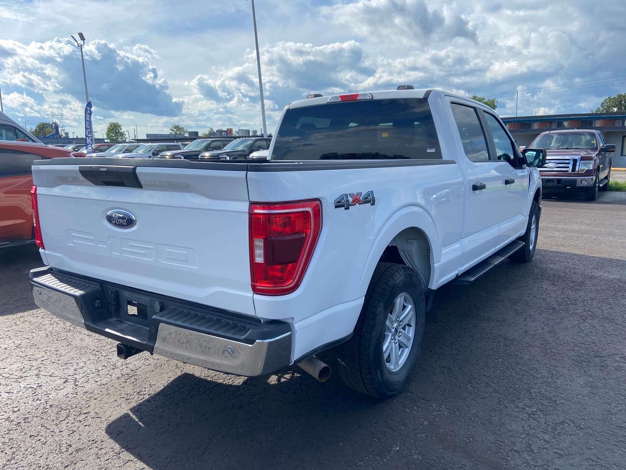 2023 Ford F-150 XLT CREW CAB 5.0L 6.5FT LONG BOX LOCKING AXLE Photo