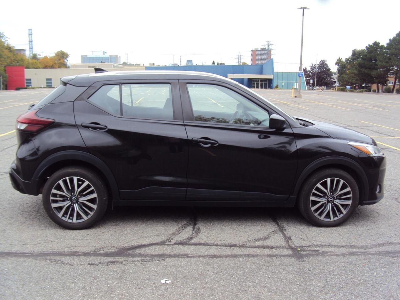 2022 Nissan Kicks SV Photo
