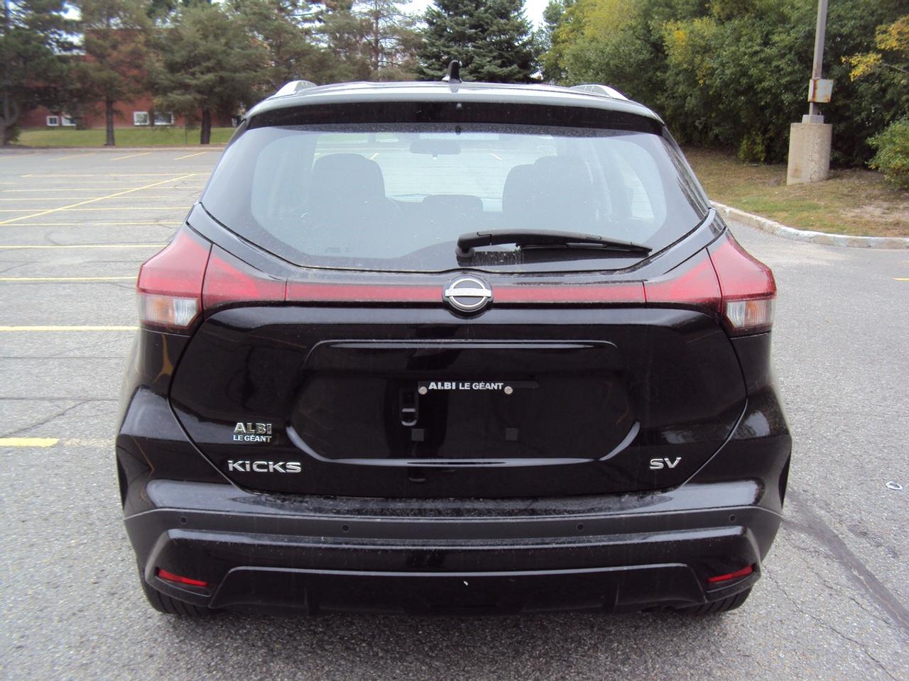 2022 Nissan Kicks SV Photo