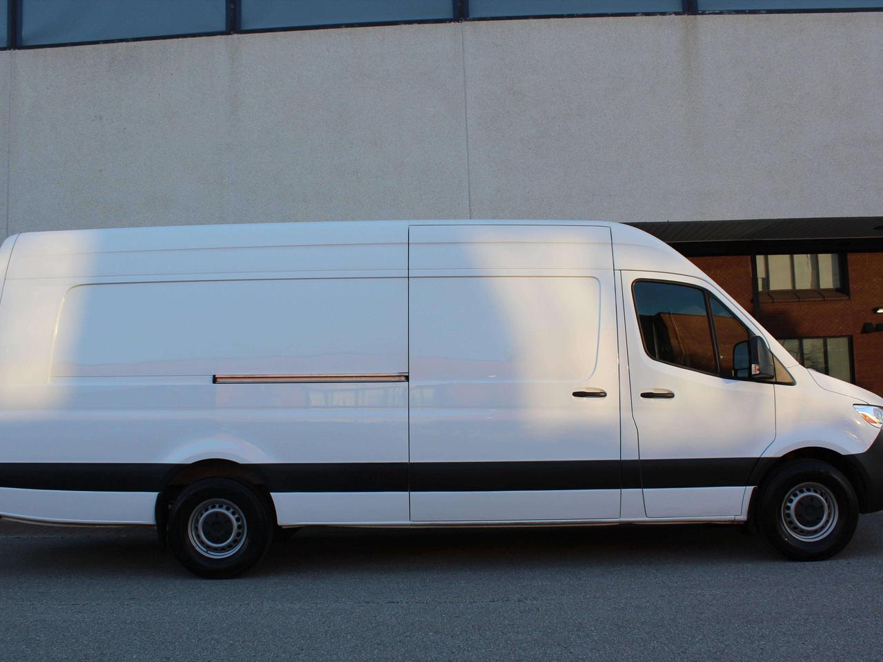 2024 Mercedes-Benz Sprinter 177" EXTRA EXTENDED - DIESEL - 3 SEATER Photo