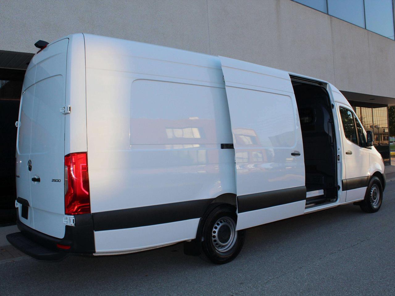 2024 Mercedes-Benz Sprinter 177" EXTRA EXTENDED - DIESEL - 3 SEATER Photo