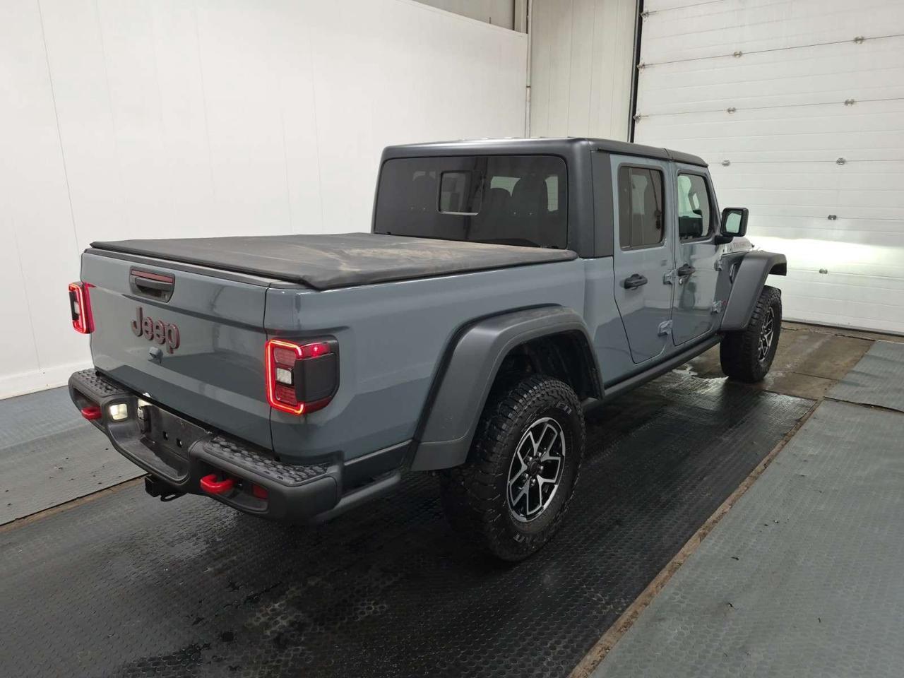 2026 Jeep Gladiator Rubicon   TONNEAU COVER   SPRAY-IN BEDLINER   TRAILER HITCH   ADAPTIVE CRUISE Photo1