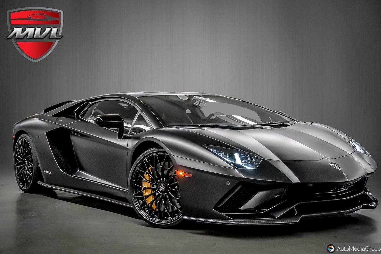 2020 Lamborghini Aventador  Photo1