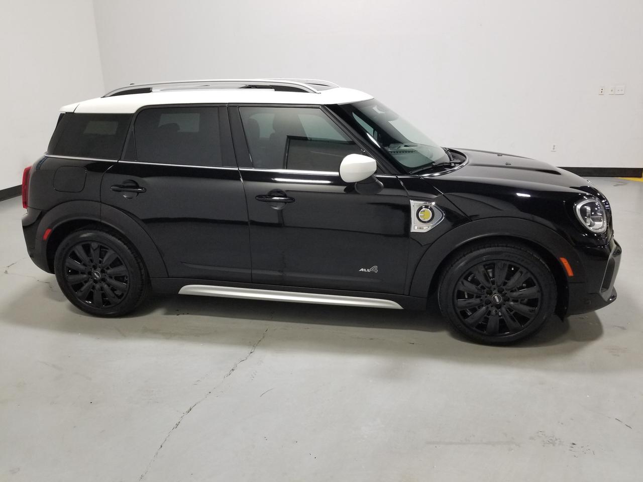 2021 MINI SE Countryman Cooper 4dr All-Wheel Drive ALL4 Sport Utility Photo