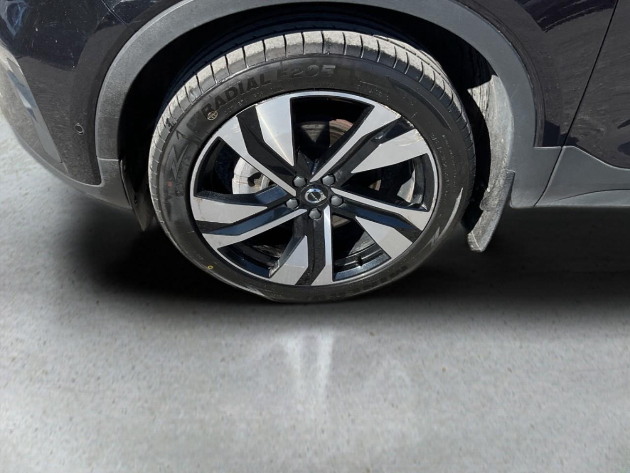 2024 Volvo XC40 B5 Ultimate Bright Theme 4dr All-Wheel Drive Sport Utility Photo