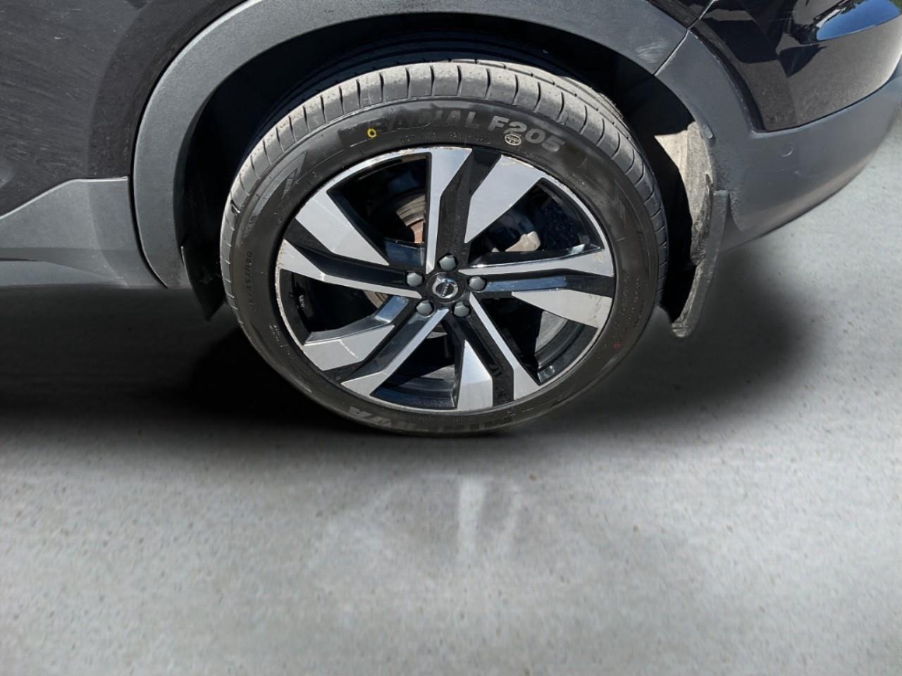 2024 Volvo XC40 B5 Ultimate Bright Theme 4dr All-Wheel Drive Sport Utility Photo