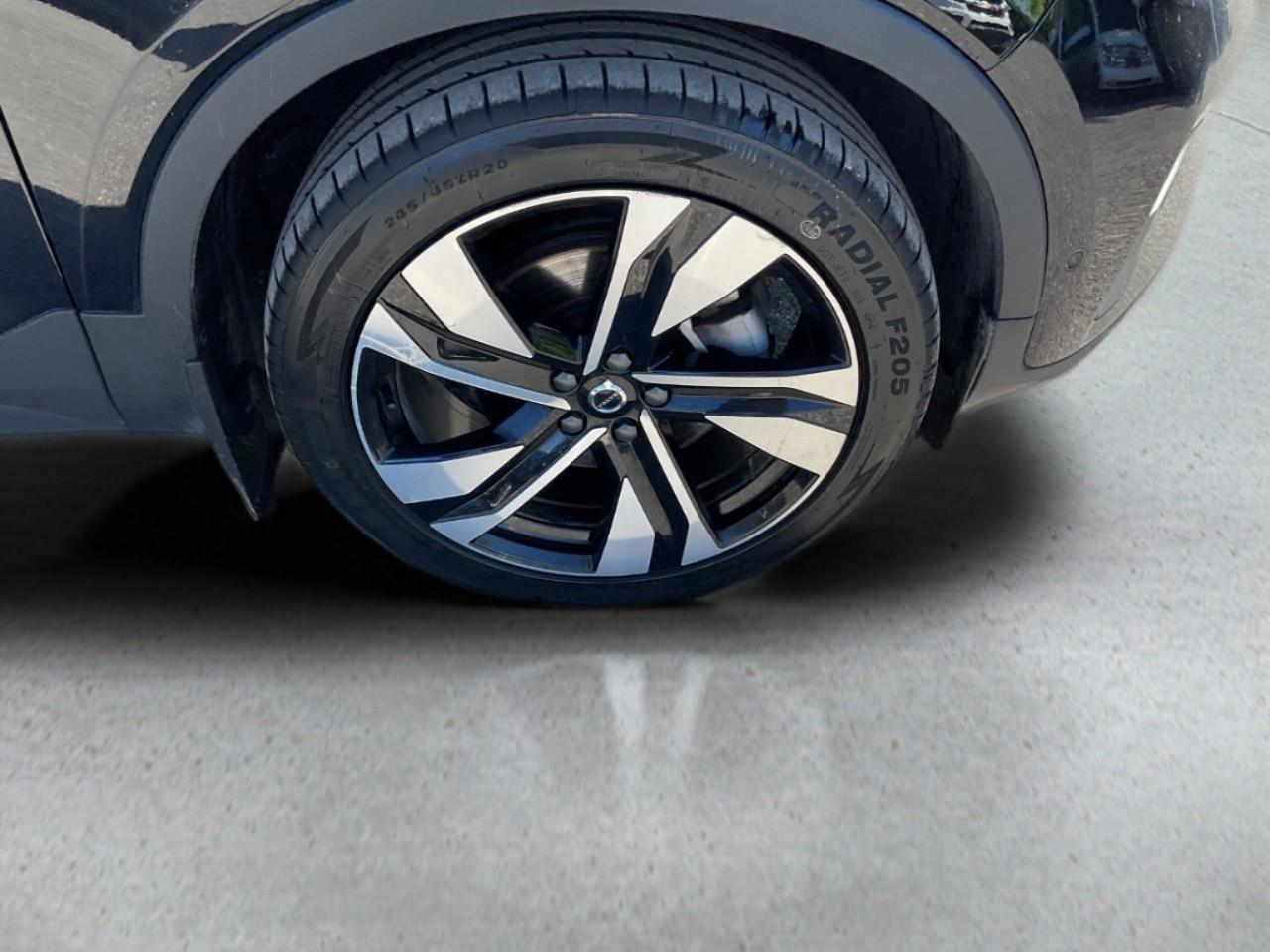 2024 Volvo XC40 B5 Ultimate Bright Theme 4dr All-Wheel Drive Sport Utility Photo