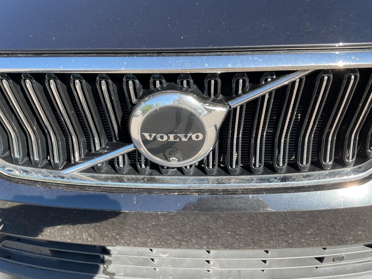 2024 Volvo XC40 B5 Ultimate Bright Theme 4dr All-Wheel Drive Sport Utility Photo