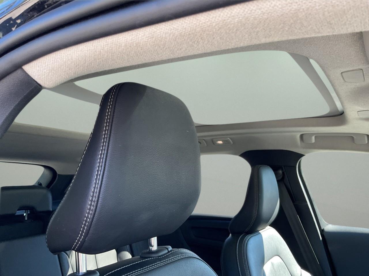 2024 Volvo XC40 B5 Ultimate Bright Theme 4dr All-Wheel Drive Sport Utility Photo