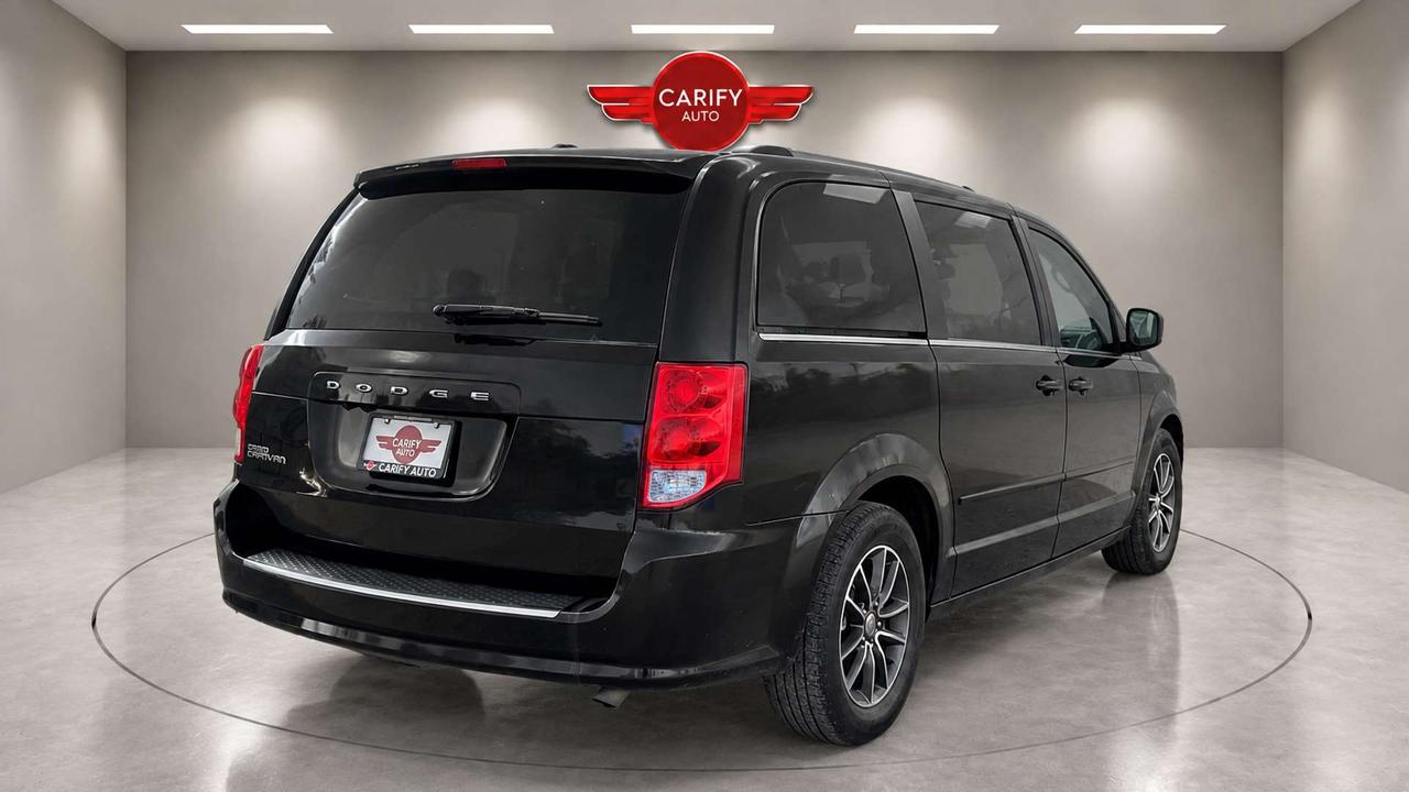 2016 Dodge Grand Caravan SXT Photo