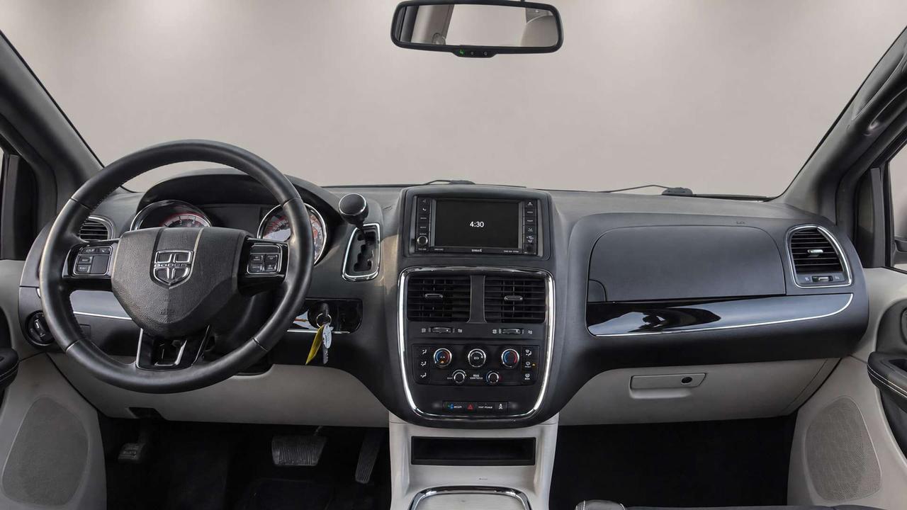 2016 Dodge Grand Caravan SXT Photo