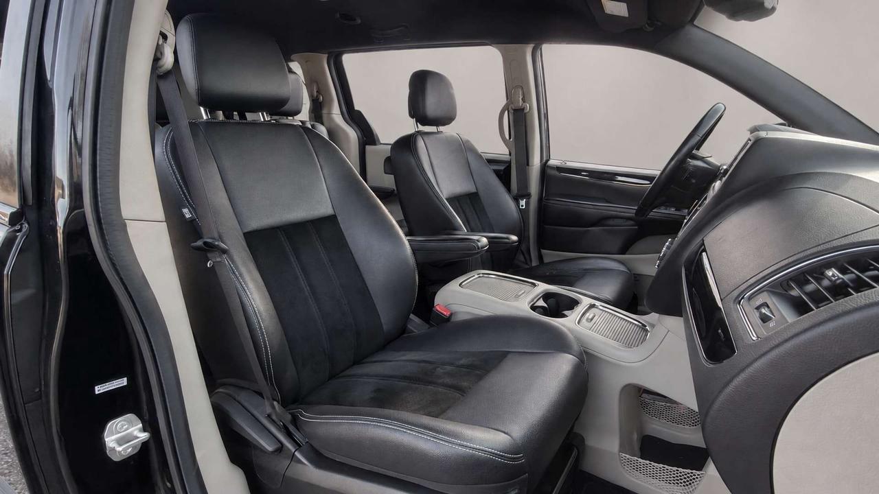 2016 Dodge Grand Caravan SXT Photo