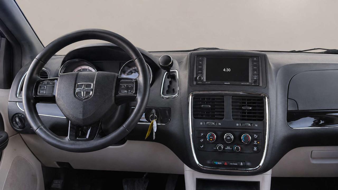 2016 Dodge Grand Caravan SXT Photo