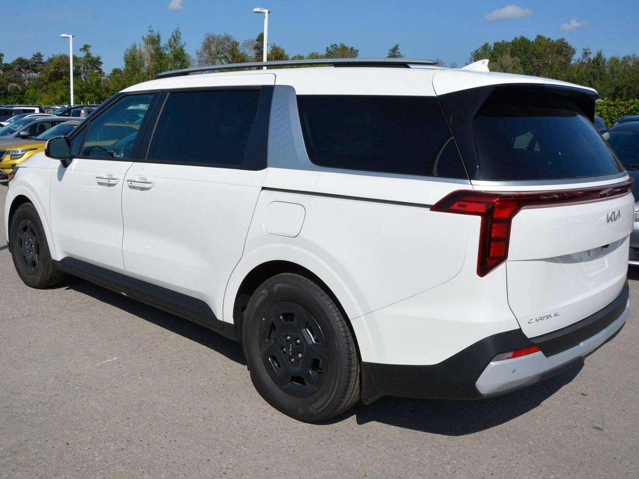 2026 Kia Carnival LX Photo