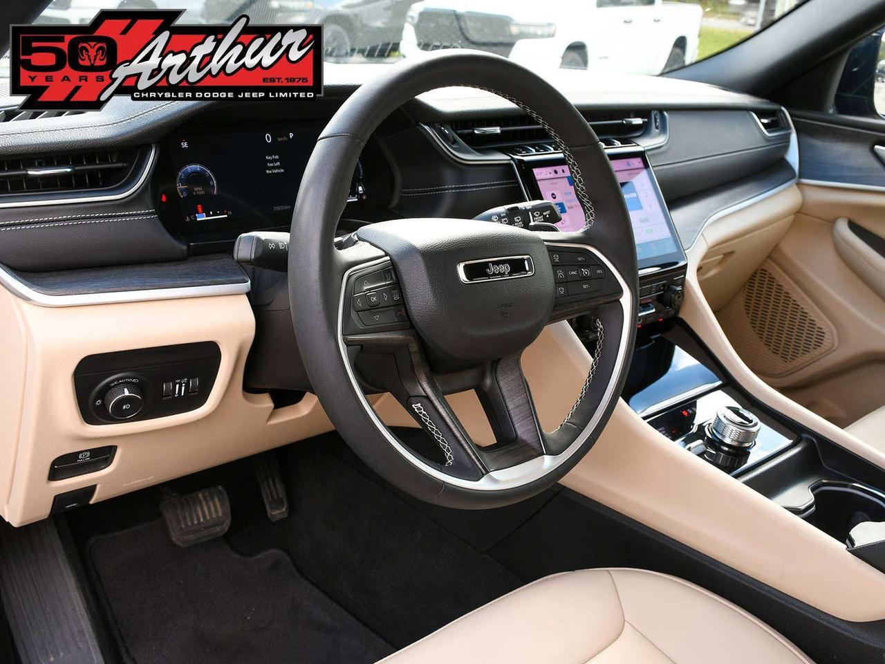2025 Jeep Grand Cherokee LIMITED L PANO ROOF 2ND ROW BENCH Photo
