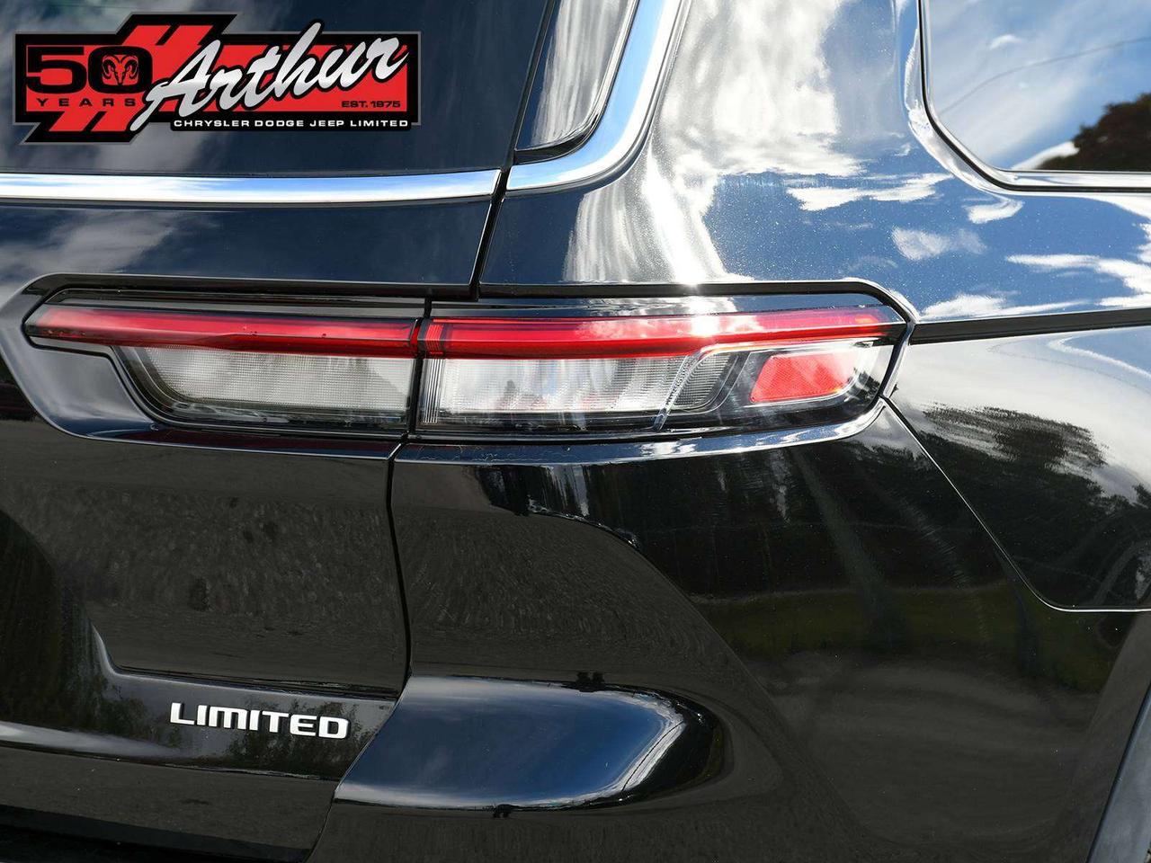 2025 Jeep Grand Cherokee LIMITED L PANO ROOF 2ND ROW BENCH Photo