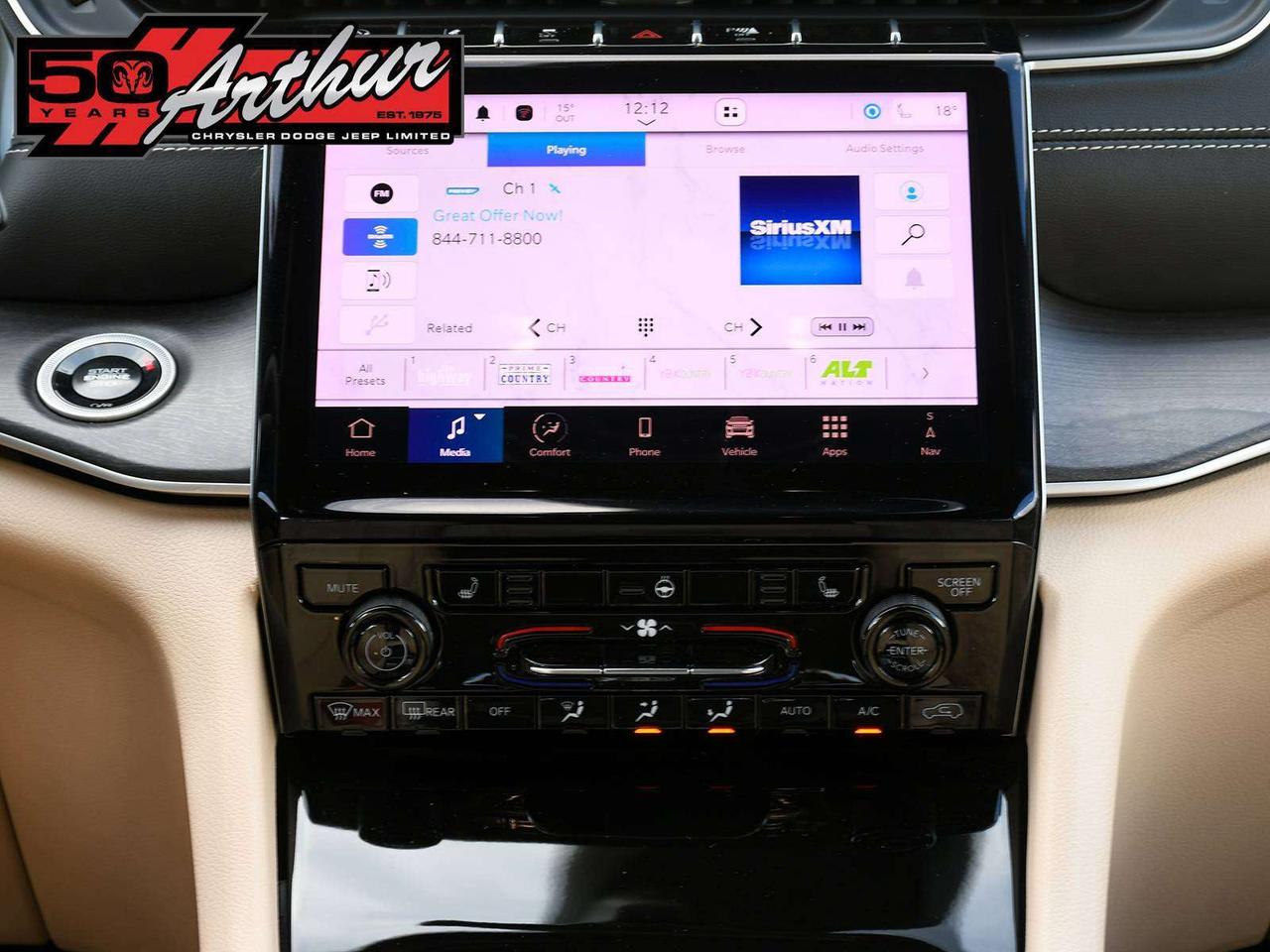 2025 Jeep Grand Cherokee LIMITED L PANO ROOF 2ND ROW BENCH Photo