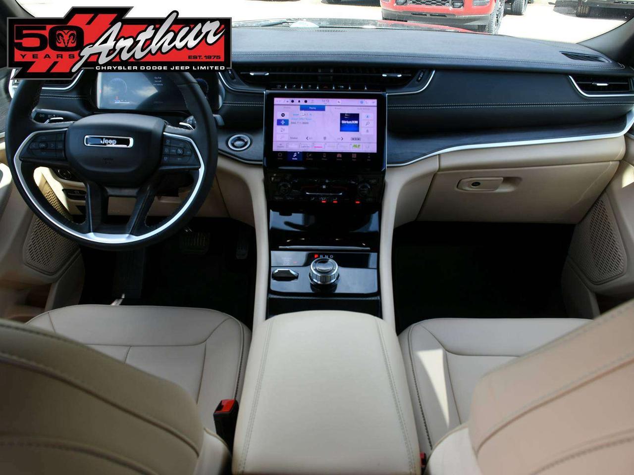 2025 Jeep Grand Cherokee LIMITED L PANO ROOF 2ND ROW BENCH Photo