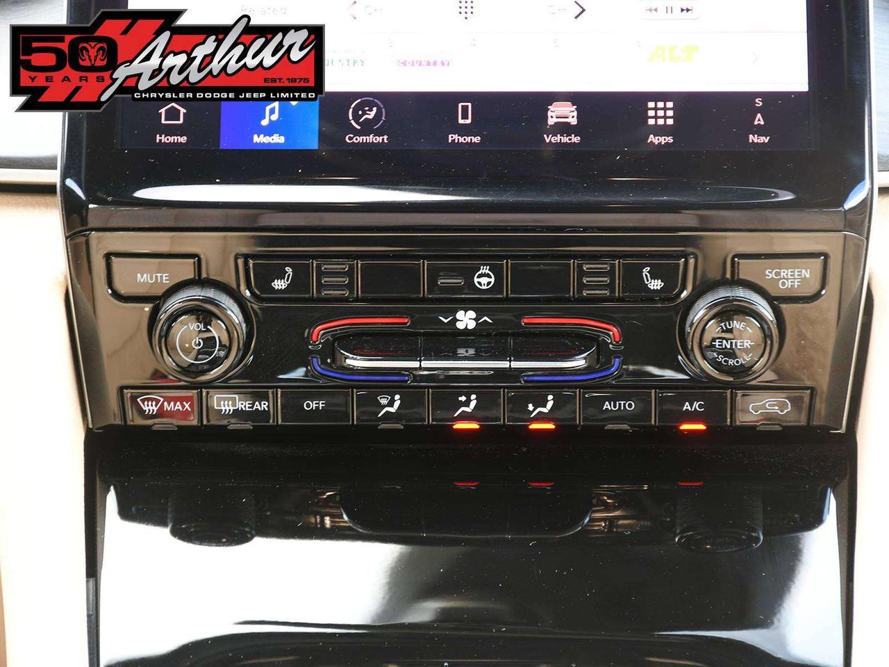 2025 Jeep Grand Cherokee LIMITED L PANO ROOF 2ND ROW BENCH Photo