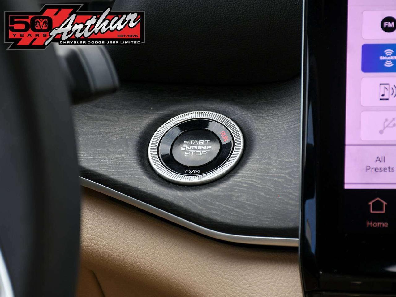 2025 Jeep Grand Cherokee LIMITED L PANO ROOF 2ND ROW BENCH Photo