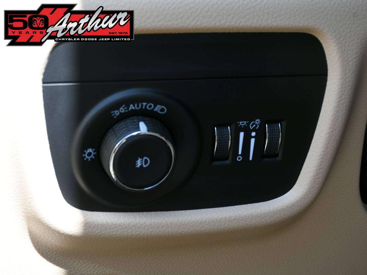 2025 Jeep Grand Cherokee LIMITED L PANO ROOF 2ND ROW BENCH Photo