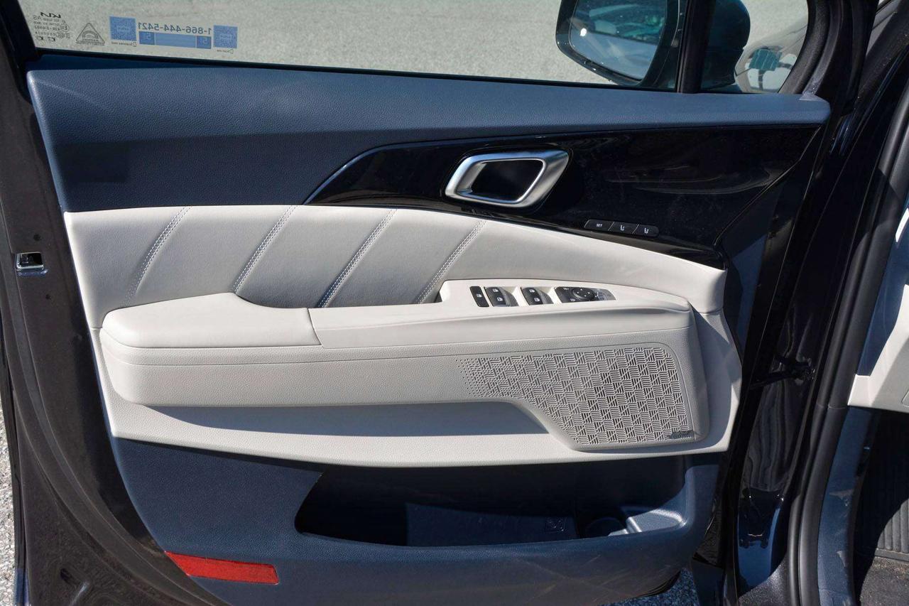 2026 Kia Carnival SX Photo