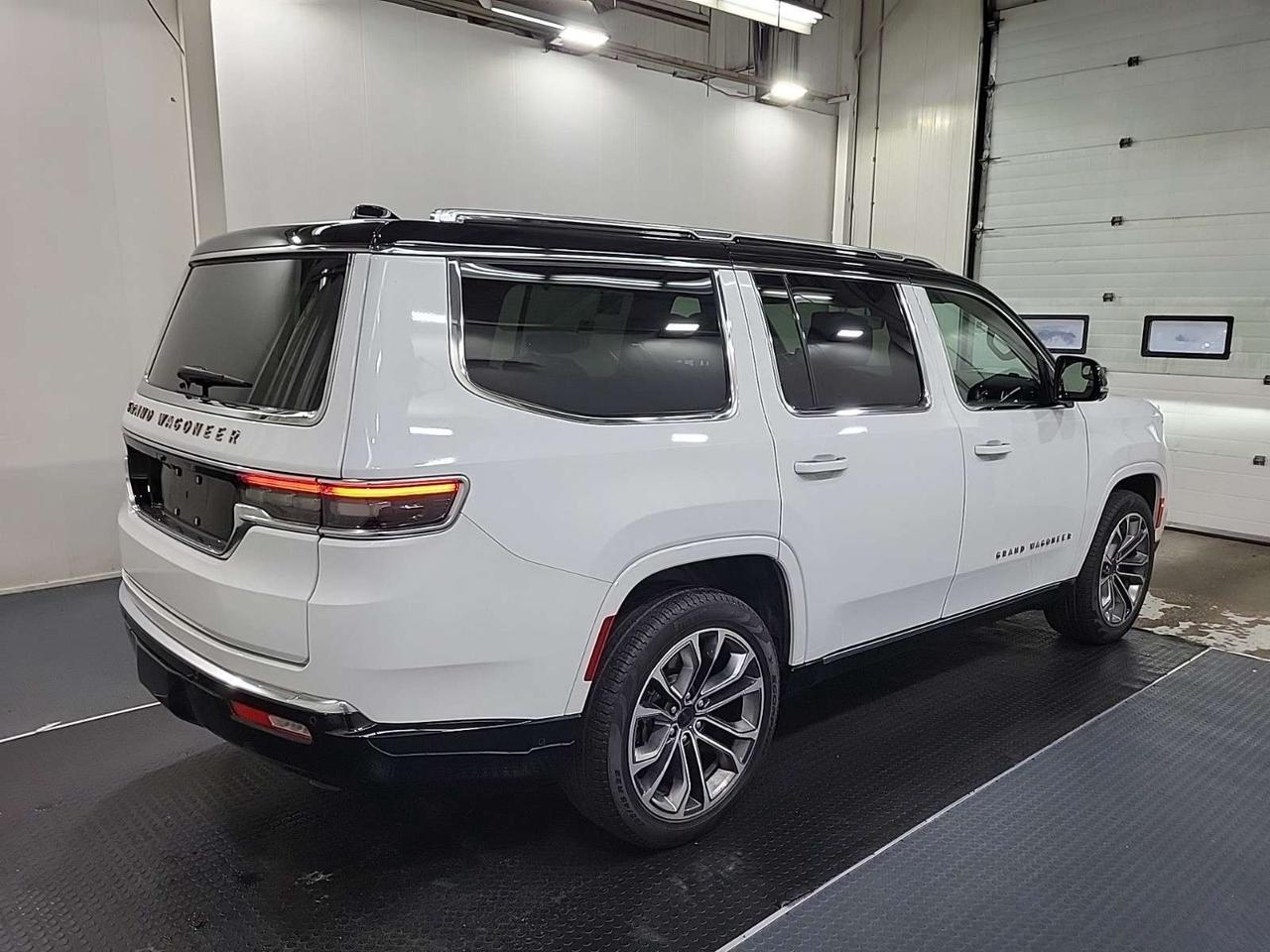2025 Jeep Grand Wagoneer Series III   SERIES 3   REAR ENTERTAINMENT   MASSAGING SEATS   3-PANEL SUNROOF   MCINTOSH AUDIO   AIR SUSPENSION Photo5