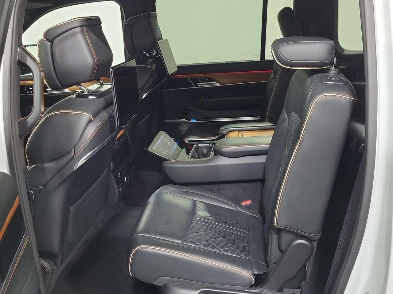 2025 Jeep Grand Wagoneer Series III   SERIES 3   REAR ENTERTAINMENT   MASSAGING SEATS   3-PANEL SUNROOF   MCINTOSH AUDIO   AIR SUSPENSION Photo