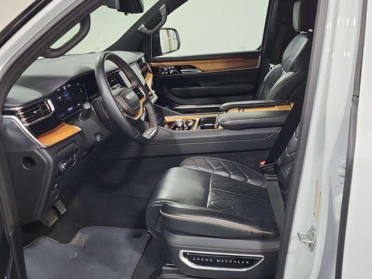 2025 Jeep Grand Wagoneer Series III   SERIES 3   REAR ENTERTAINMENT   MASSAGING SEATS   3-PANEL SUNROOF   MCINTOSH AUDIO   AIR SUSPENSION Photo3