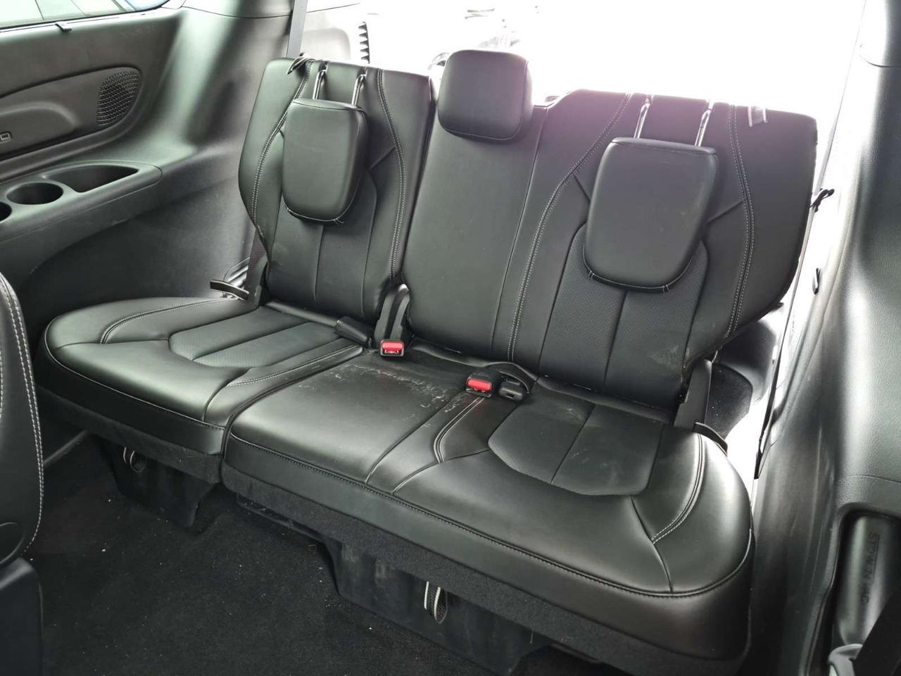2025 Chrysler Pacifica Select   REAR ENTERTAINMENT   HEATED SEATING   360° CAMERA   STOW 'N VAC   ALPINE AUDIO Photo4
