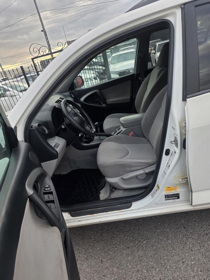 2011 Toyota RAV4 BASE Photo4