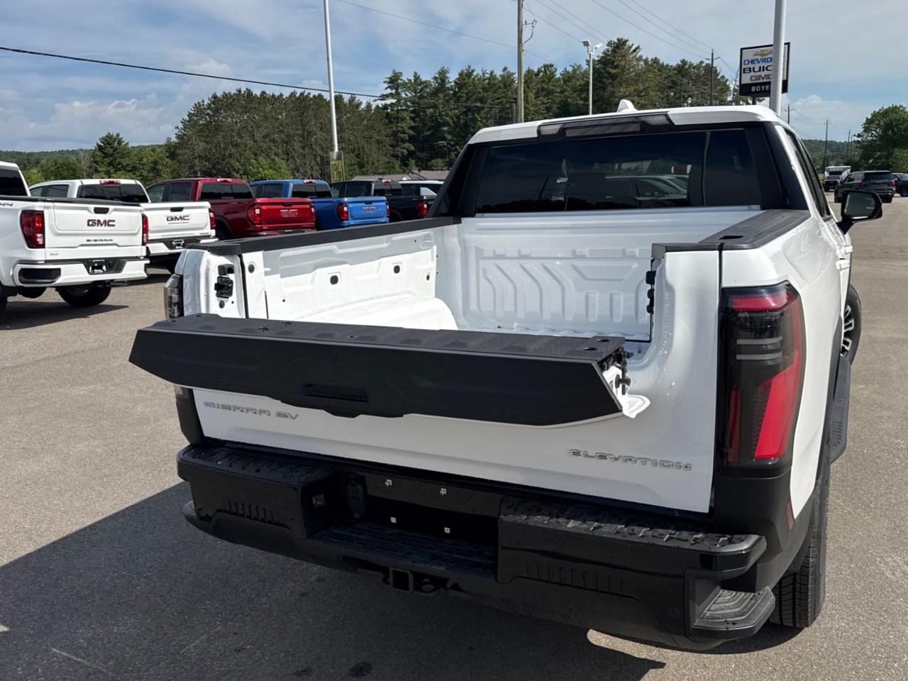 2026 GMC Sierra EV e4WD Crew Cab Standard Range Elevation Photo