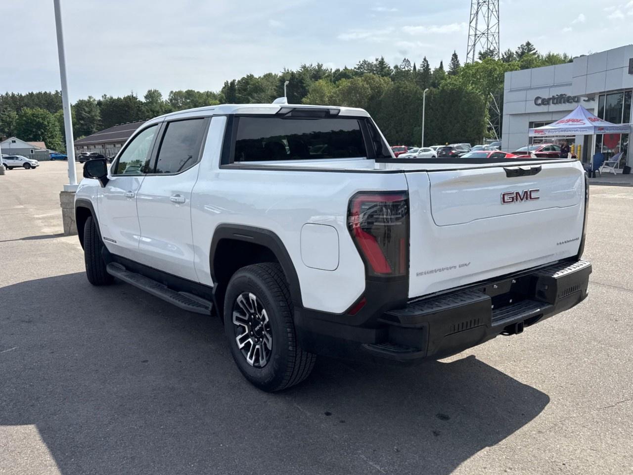 2026 GMC Sierra EV e4WD Crew Cab Standard Range Elevation Photo