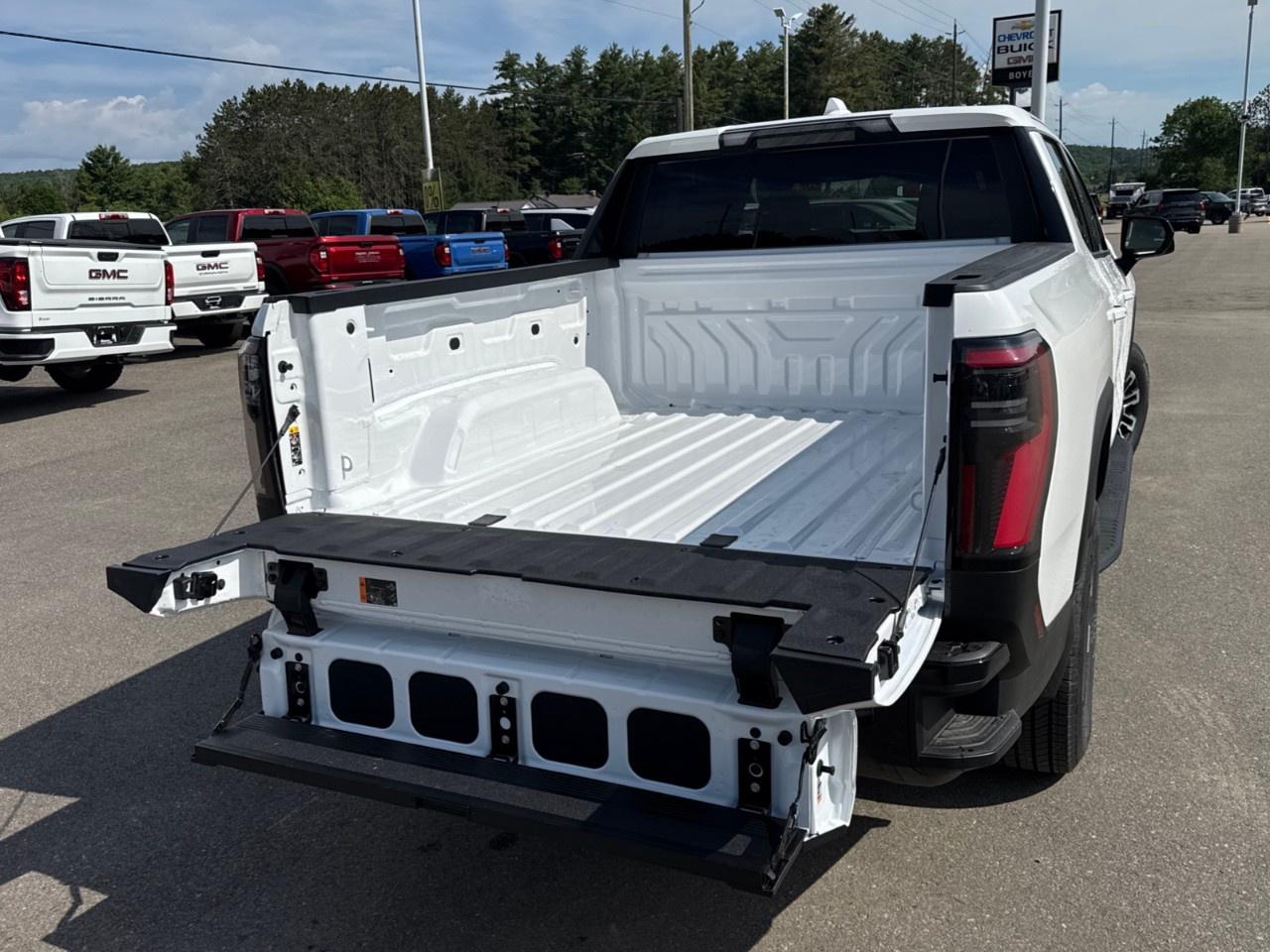 2026 GMC Sierra EV e4WD Crew Cab Standard Range Elevation Photo