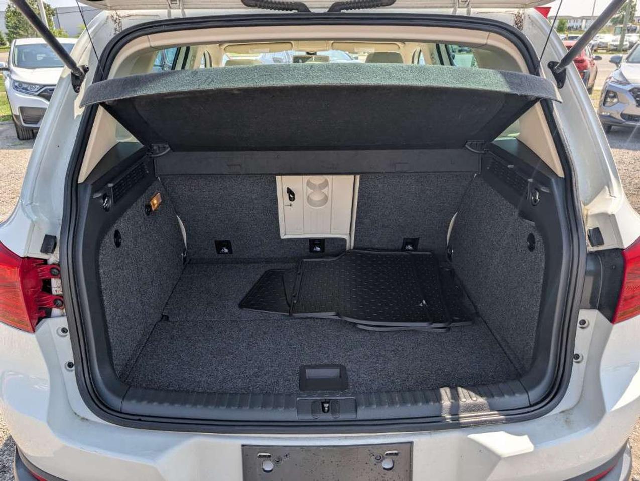 2016 Volkswagen Tiguan HIGHLINE  NAV   PANO ROOF   LEATHER   CAMERA Photo