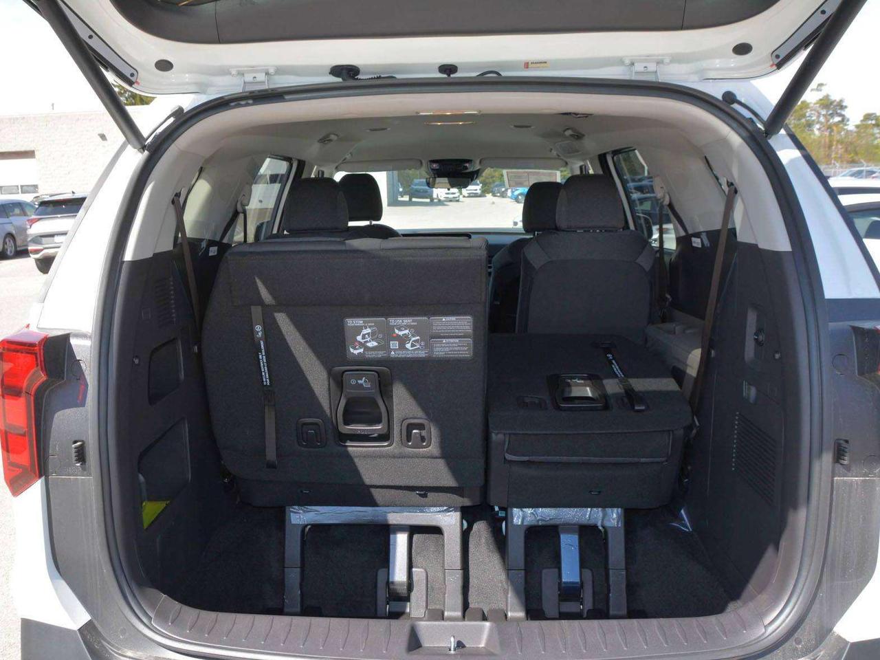 2026 Kia Carnival LX Photo