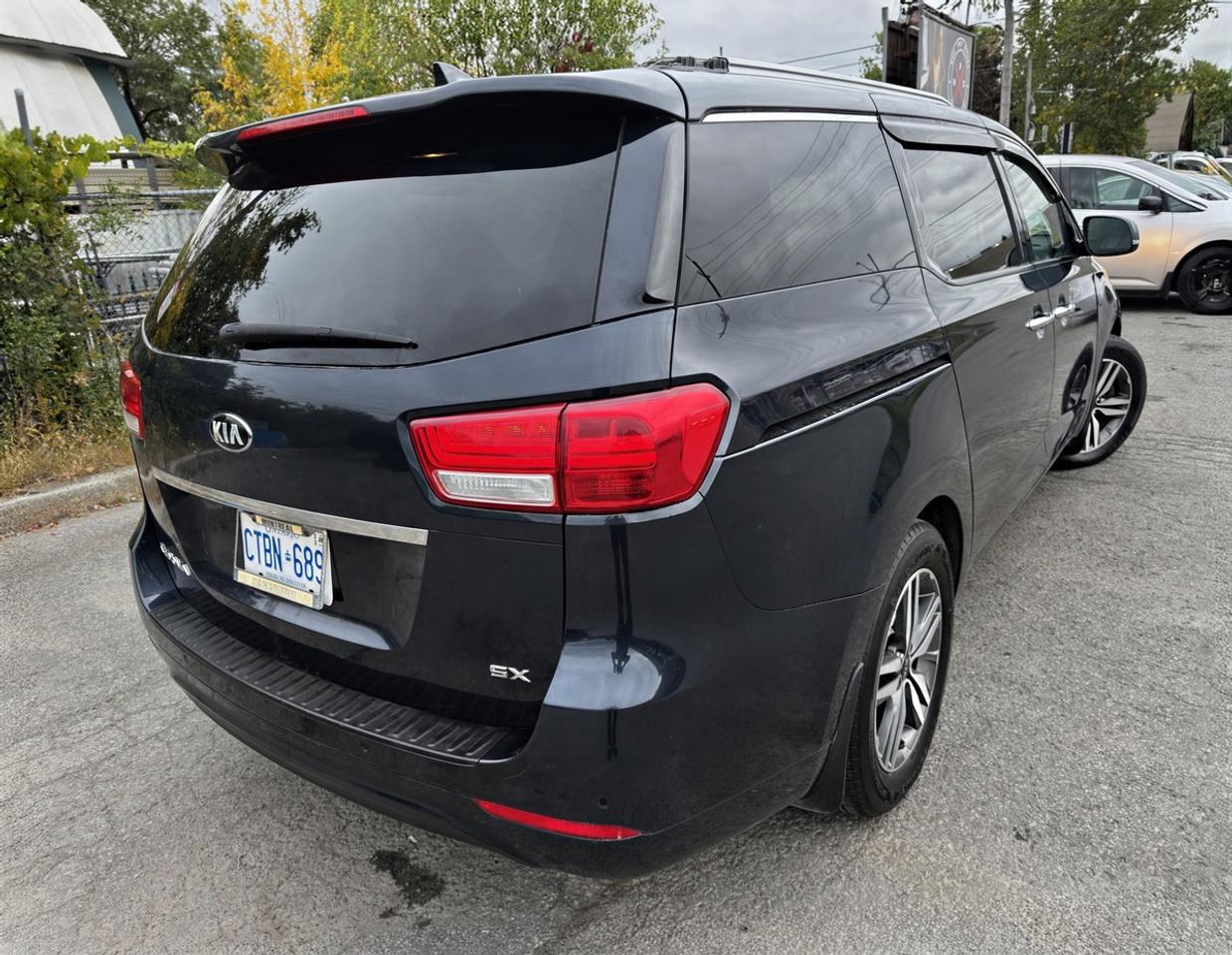 2017 Kia Sedona SX+ Photo