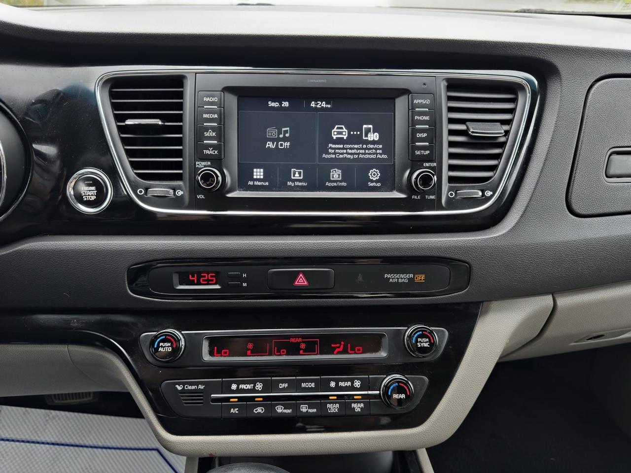 2017 Kia Sedona SX+ Photo