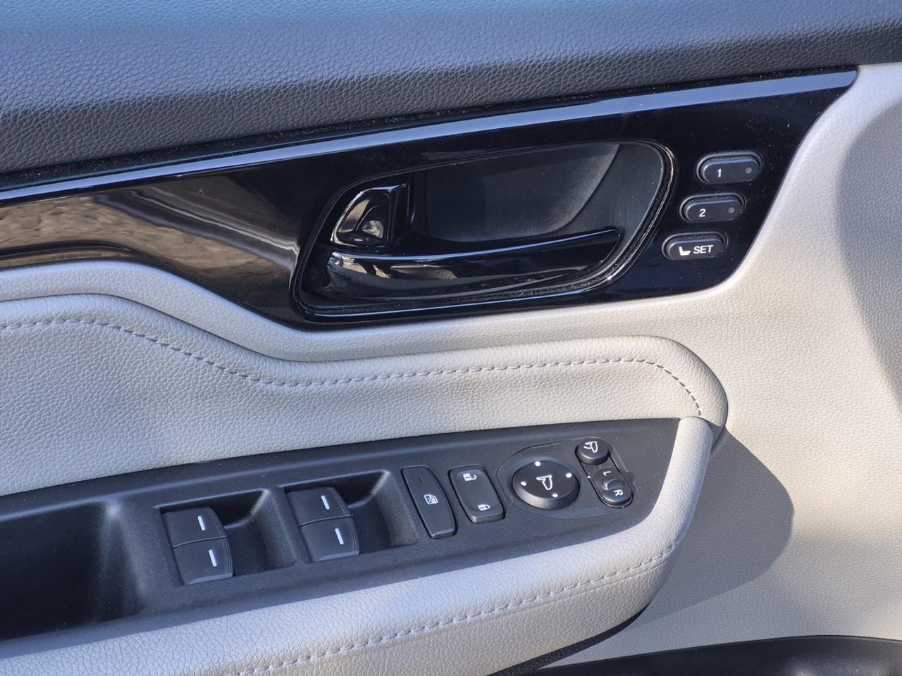 2018 Honda Odyssey Touring Photo