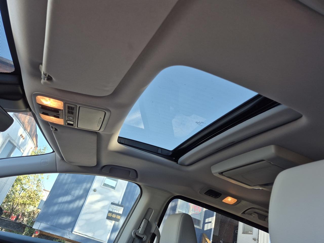 2018 Honda Odyssey Touring Photo